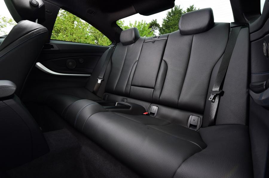 Интерьер BMW 420d Coupe M Sport 2017 года  (UK) (фото 4 из 14)